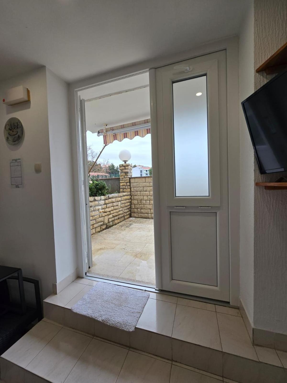 Apartment Ella Banjol Exteriér fotografie