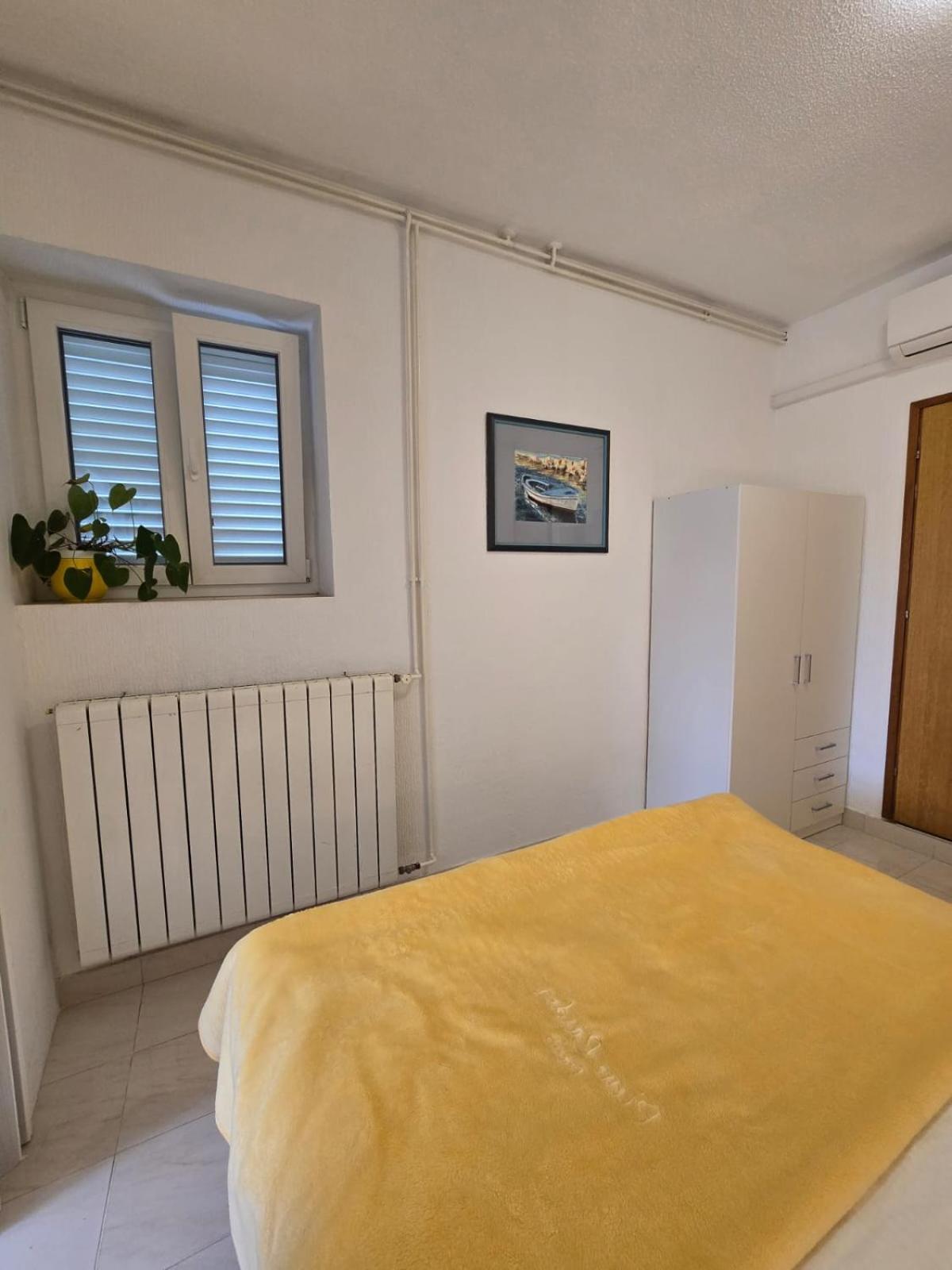 Apartment Ella Banjol Exteriér fotografie