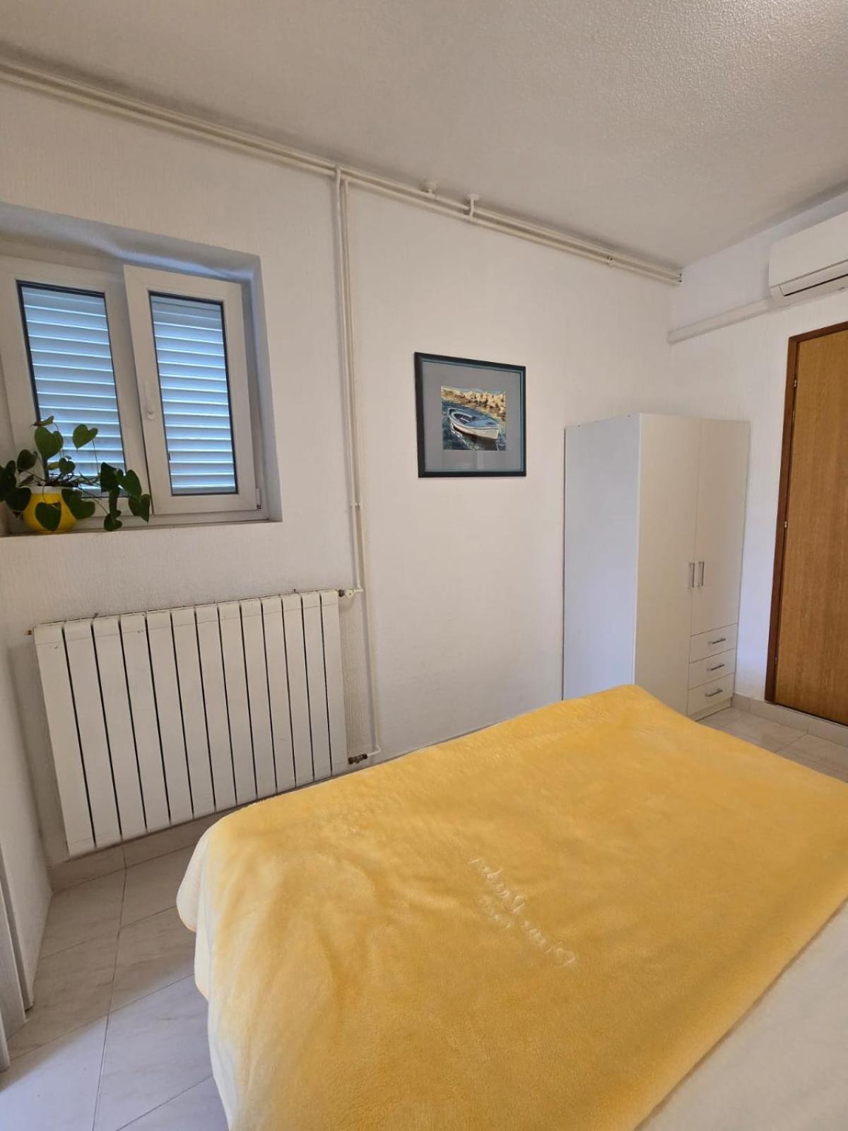 Apartment Ella Banjol Exteriér fotografie