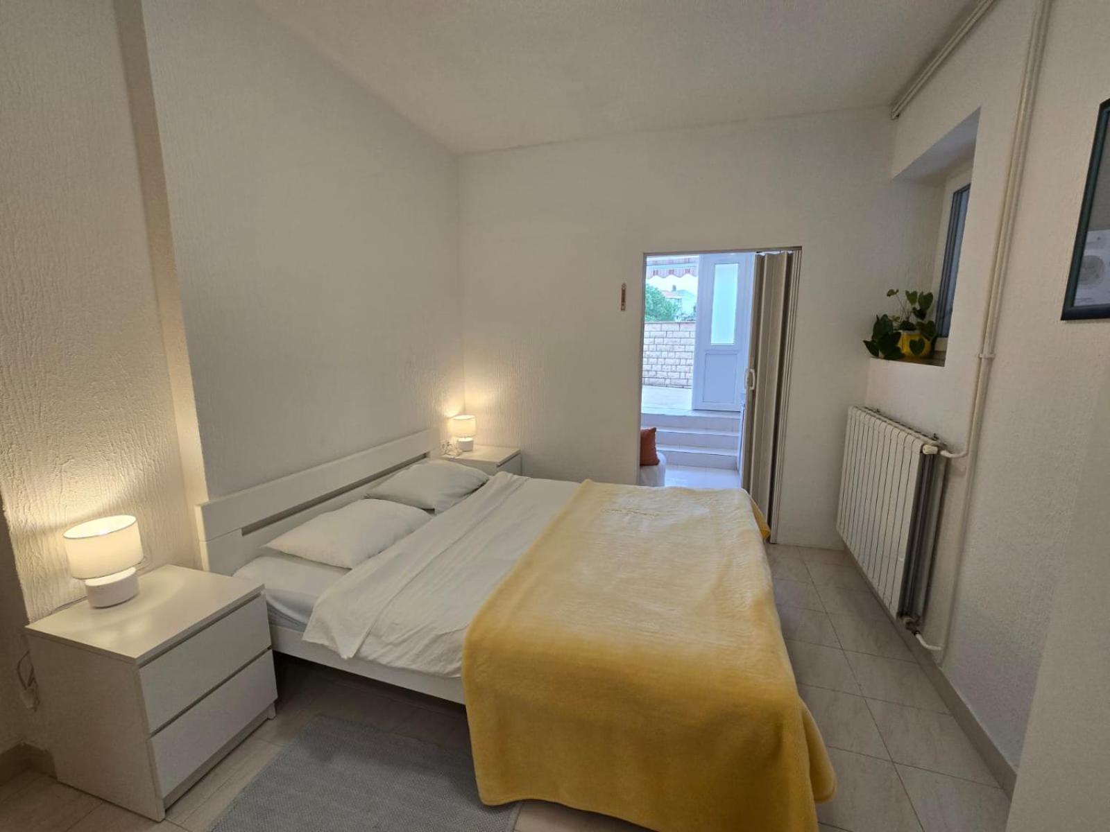 Apartment Ella Banjol Exteriér fotografie